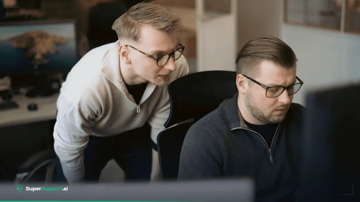 Timo und Nico Haslberger, Gründer von SuperSupport.ai, bei der Arbeit