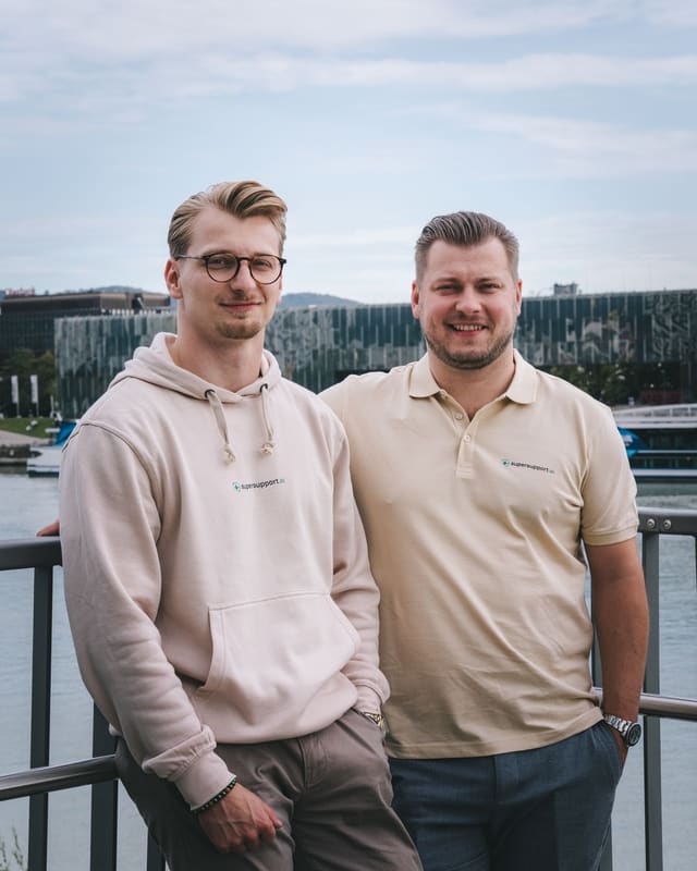 Timo und Nico Haslberger am Donauufer in Linz